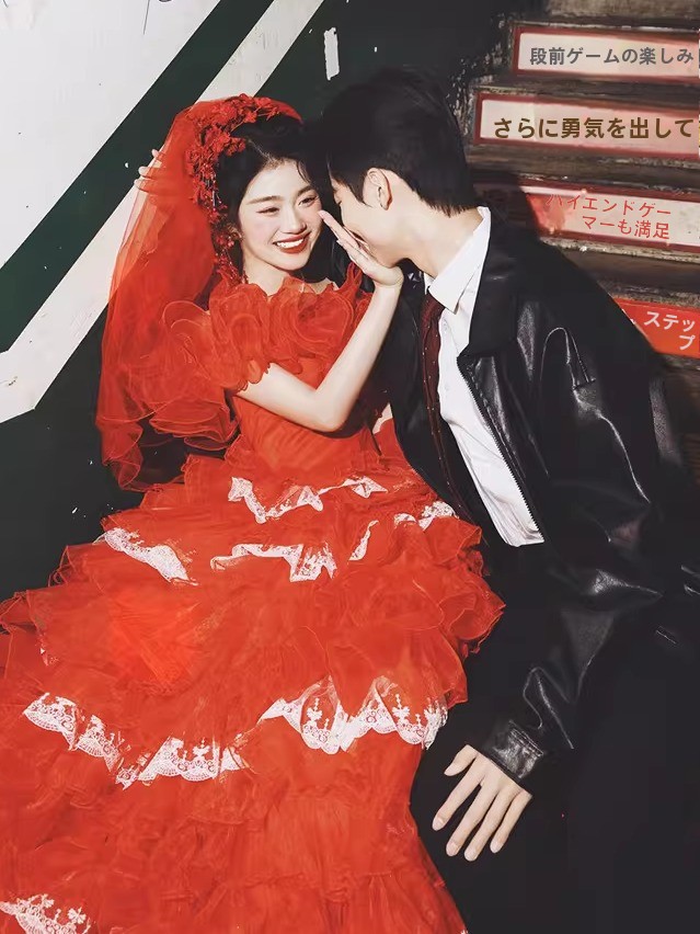 Red Vintage Street Style Weddi - Street Fashion Photographers recensie en prijs