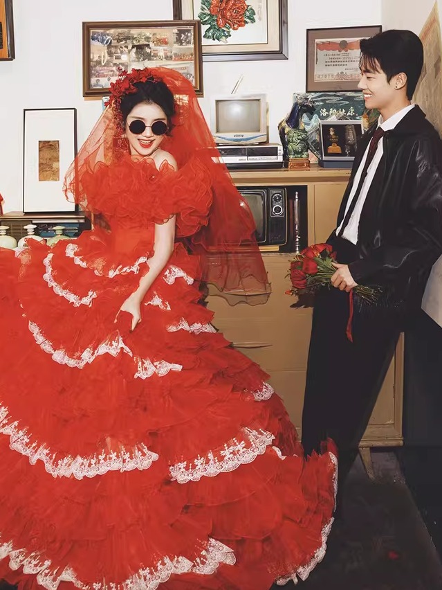 Red Vintage Street Style Weddi - Street Fashion Photographers recensie en prijs